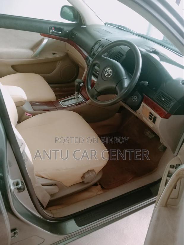 Toyota Premio 2002