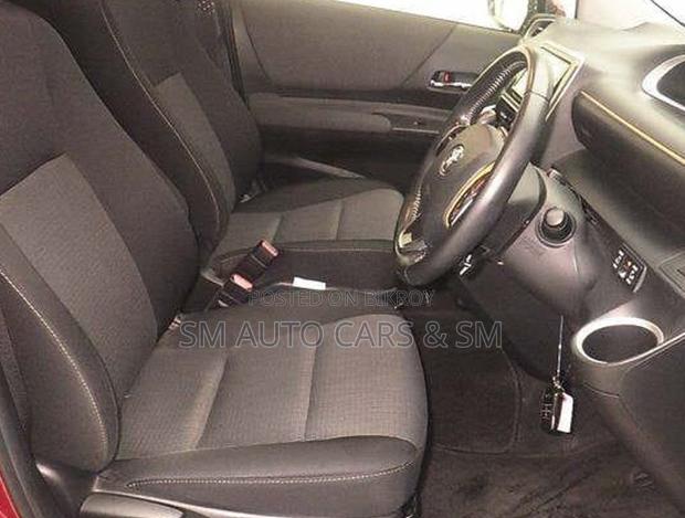 Toyota Sienta 1.5 Hybrid FWD 2021 Red