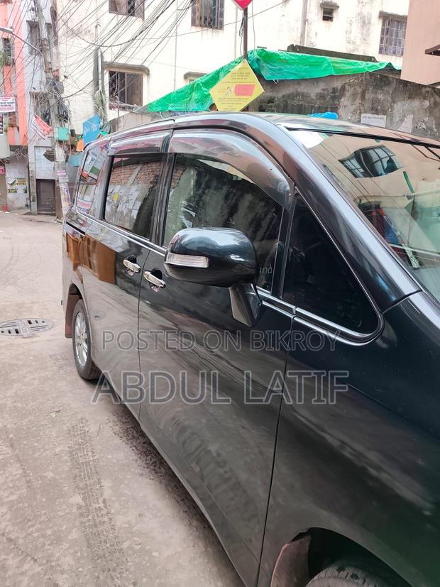 Toyota Noah 2.0 143hp AWD (8 Seater) 2011 Black