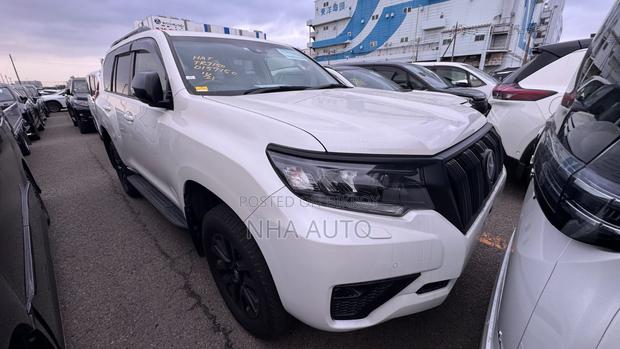 Toyota Land Cruiser Prado 2022 Pearl