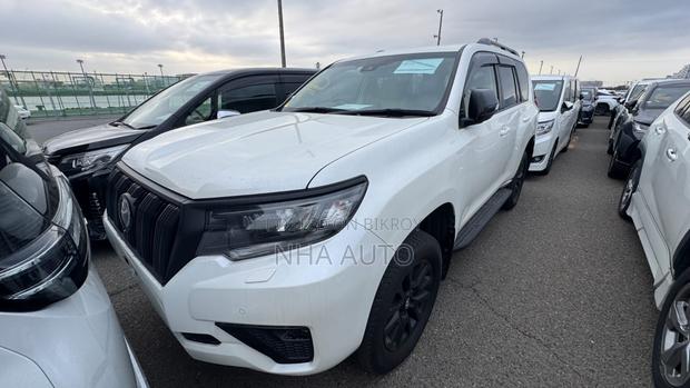 Toyota Land Cruiser Prado 2022 Pearl