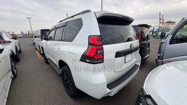 Toyota Land Cruiser Prado 2022 Pearl