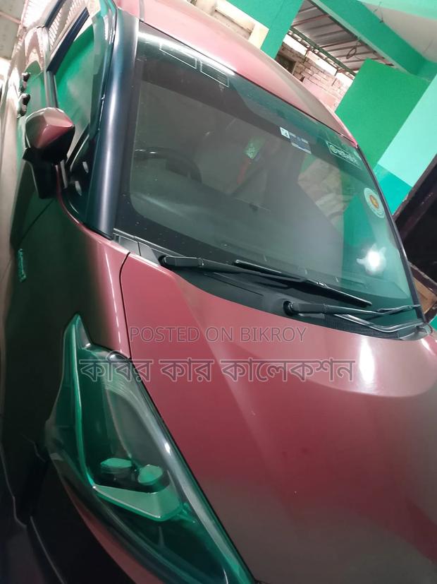 Toyota Sienta 1.5 Hybrid FWD 2016 Maroon