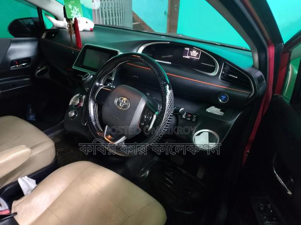 Toyota Sienta 1.5 Hybrid FWD 2016 Maroon