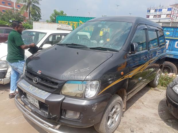 Toyota Noah 2.0 AWD (8 Seater) 2003 Black