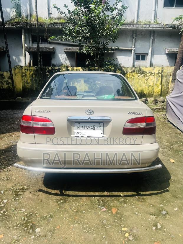 Toyota Corolla 2000 Gold