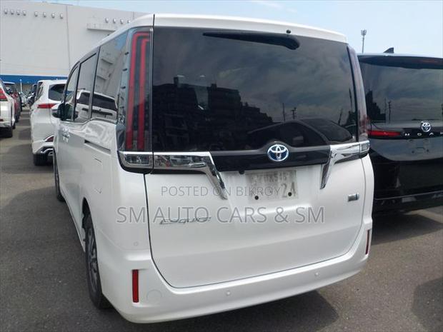 Toyota Esquire 2021 Pearl