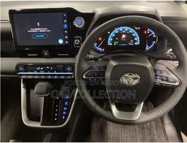 Toyota Voxy Hybrid S-Z 2WD 7-Seater 2023 Ivory