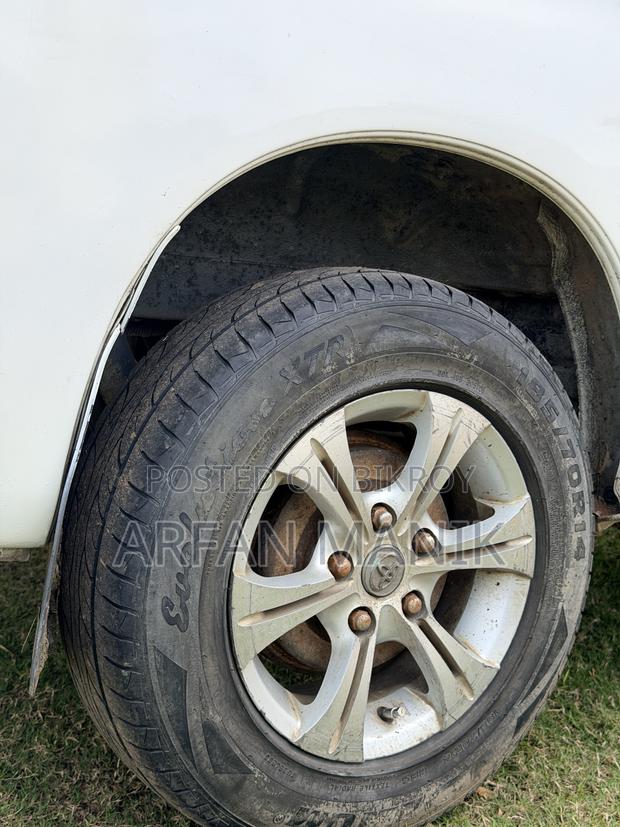 Toyota Noah 2.0 143hp FWD (7 Seater) 2011 White