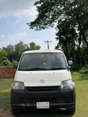Toyota Noah 2.0 143hp FWD (7 Seater) 2011 White for sale