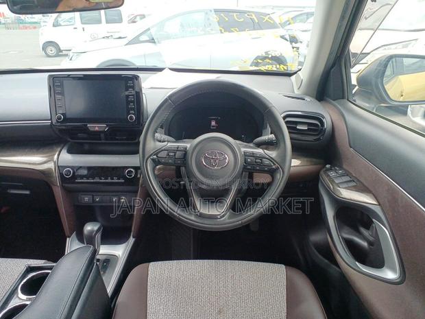 Toyota Yaris Cross 2021 Gold