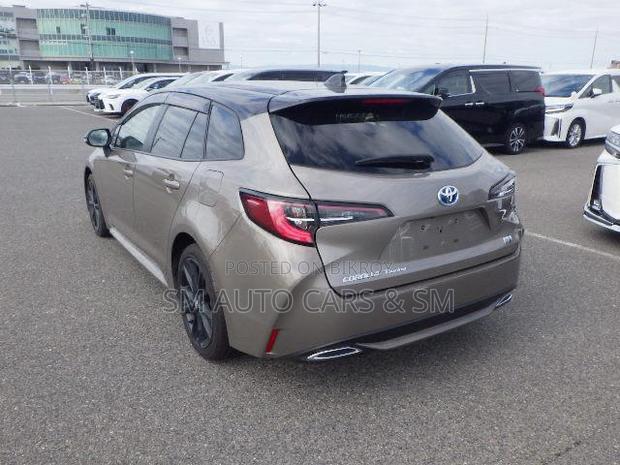 Toyota Corolla Touring 2022 Brown