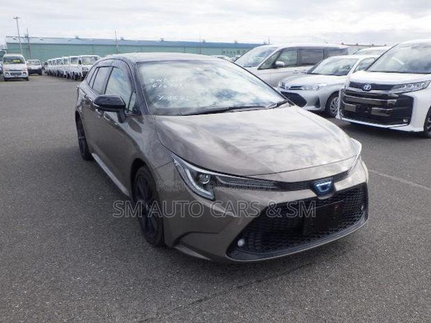 Toyota Corolla Touring 2022 Brown