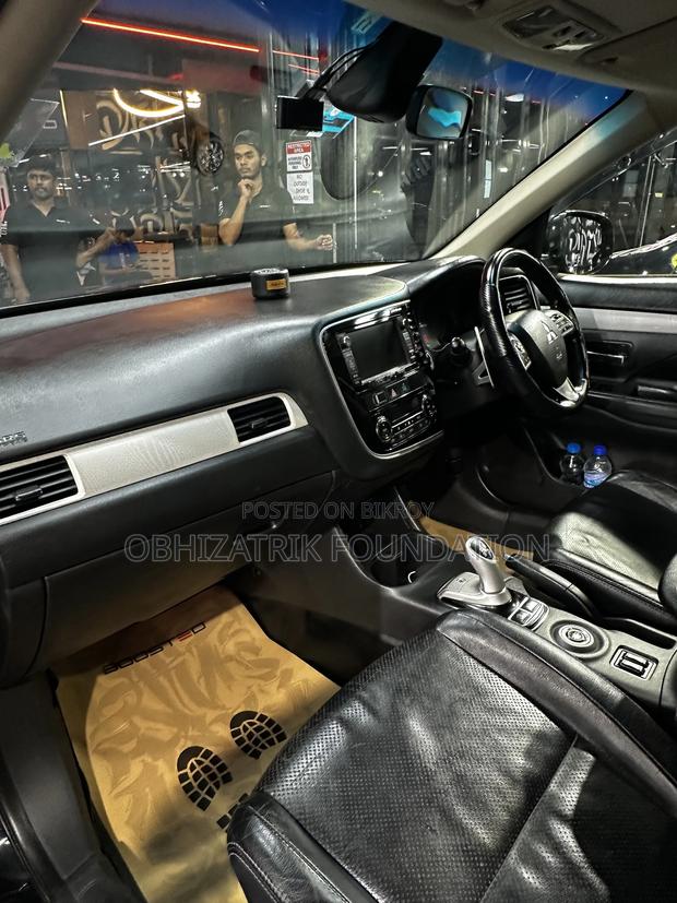 Mitsubishi Outlander 2.0 PHEV AWD 2013 Black