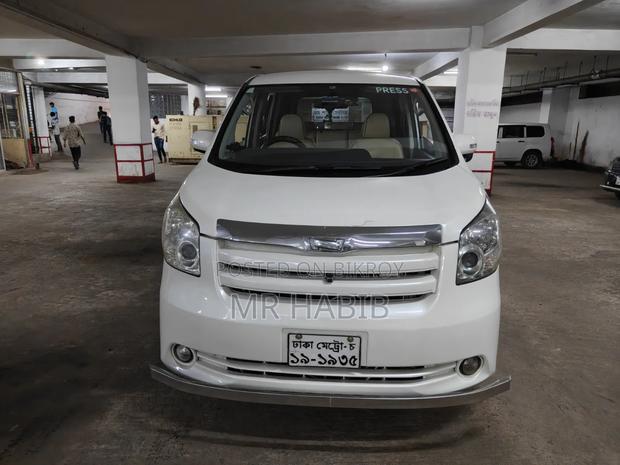 Toyota Noah 2007 Pearl
