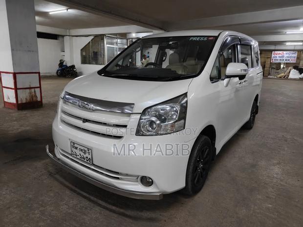 Toyota Noah 2007 Pearl