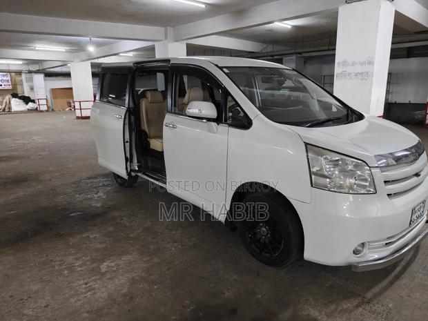 Toyota Noah 2007 Pearl
