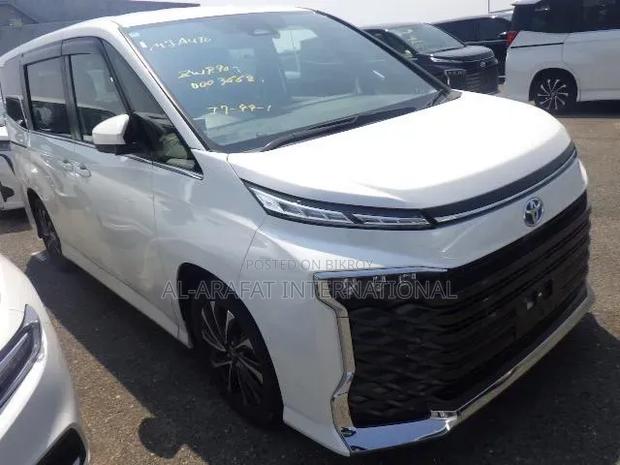 Toyota Voxy 2022 Pearl