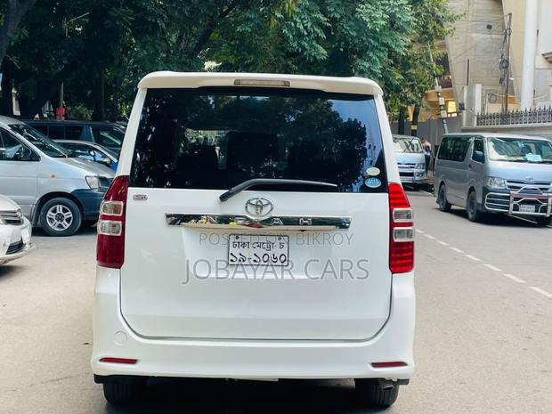 Toyota Noah 2011 Pearl