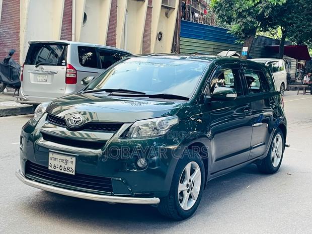 Toyota IST 2011 Green