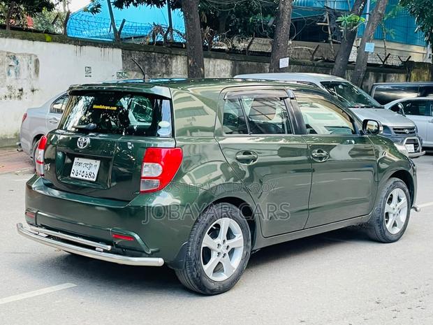 Toyota IST 2011 Green