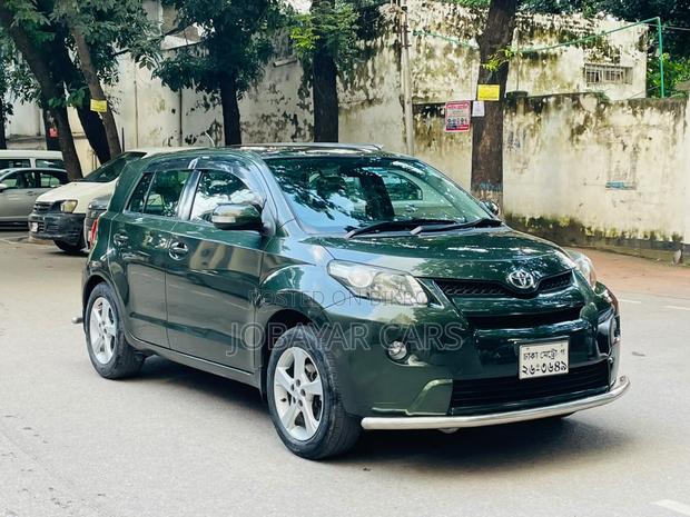 Toyota IST 2011 Green