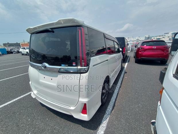 Toyota Noah 2021 Pearl