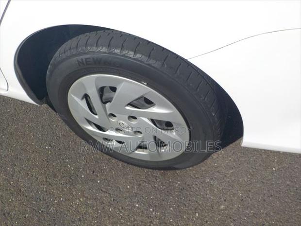 Toyota Corolla Fielder 1.5 Hybrid FWD 2021 White