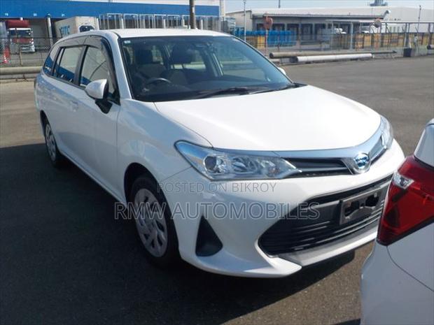 Toyota Corolla Fielder 1.5 Hybrid FWD 2021 White