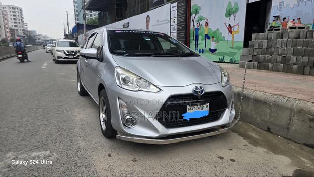 Toyota Aqua 2017 Silver