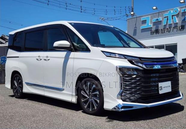 Toyota Voxy Hybrid S-Z 2WD 7-Seater 2023 Pearl