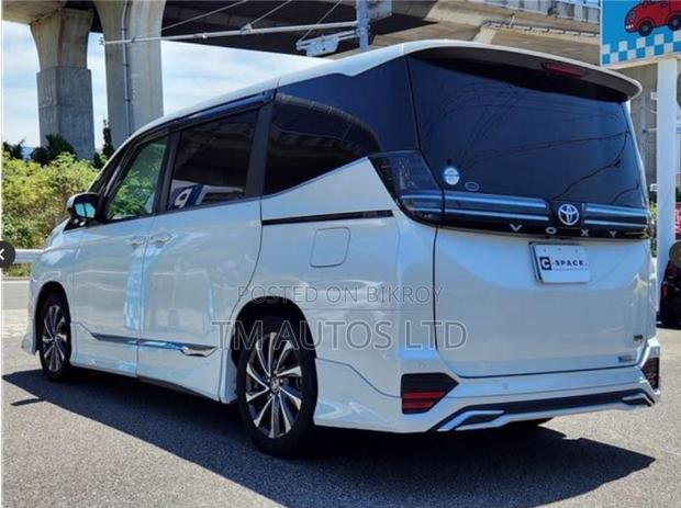 Toyota Voxy Hybrid S-Z 2WD 7-Seater 2023 Pearl