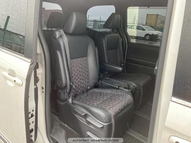 Toyota Voxy Hybrid S-Z 2WD 7-Seater 2023 Pearl
