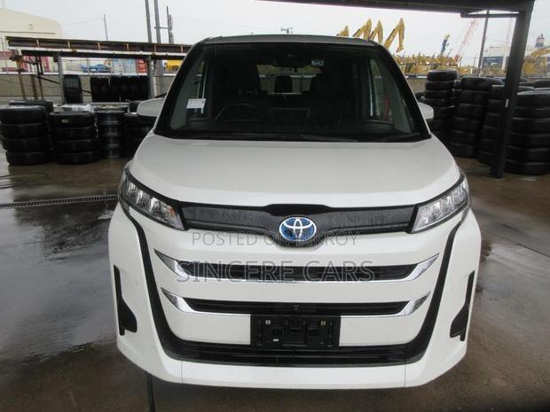 Toyota Noah 2022 Pearl