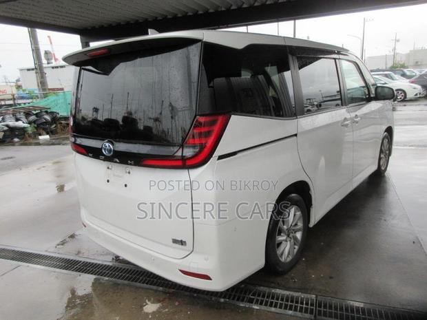Toyota Noah 2022 Pearl