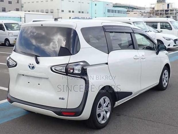Toyota Sienta 2021 Pearl