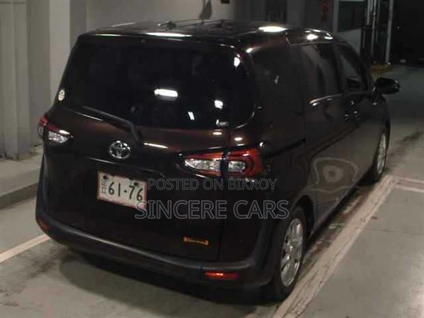 Toyota Sienta 2021 Brown