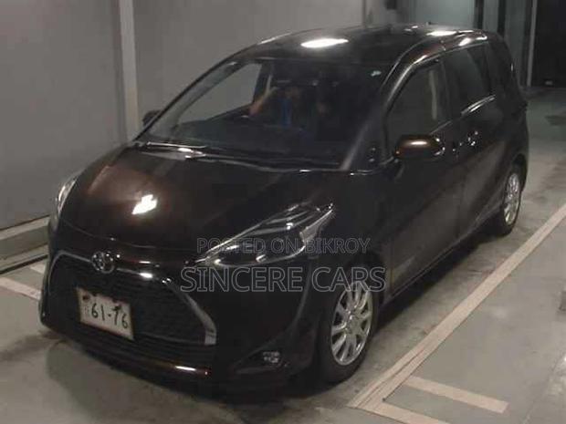 Toyota Sienta 2021 Brown