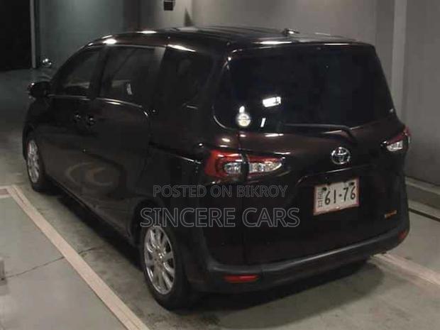 Toyota Sienta 2021 Brown
