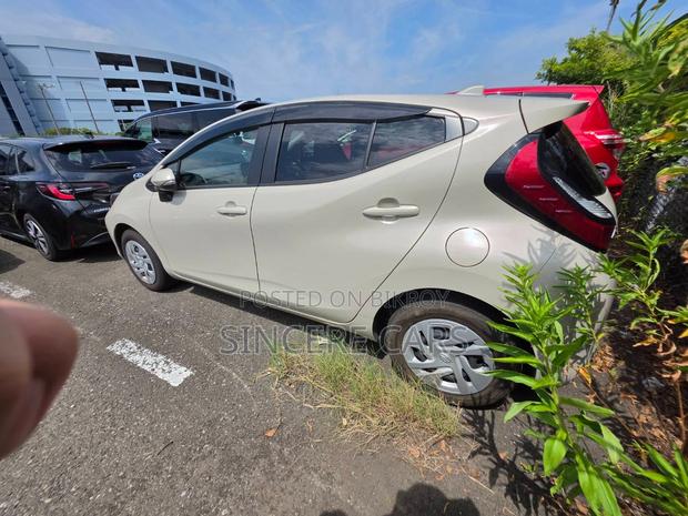 Toyota Aqua 2021 Beige