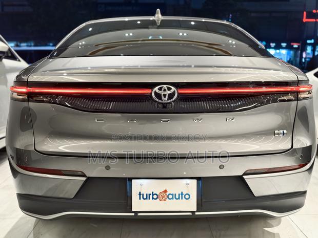 Toyota Crown 2022 Gray