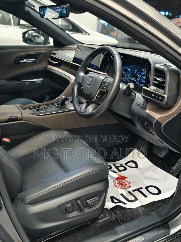 Toyota Crown 2022 Gray