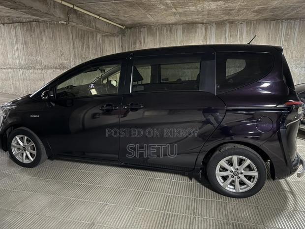 Toyota Sienta 2018 Purple