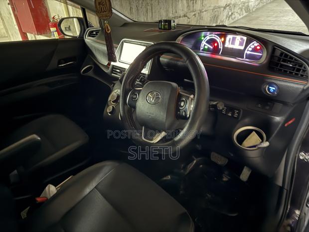 Toyota Sienta 2018 Purple