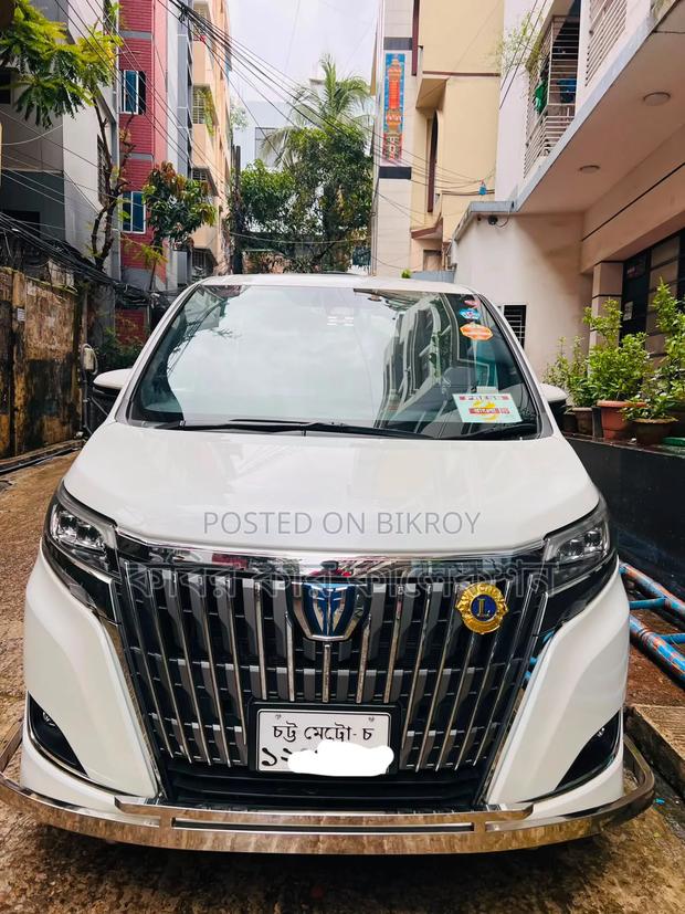 Toyota Esquire 2019 Pearl