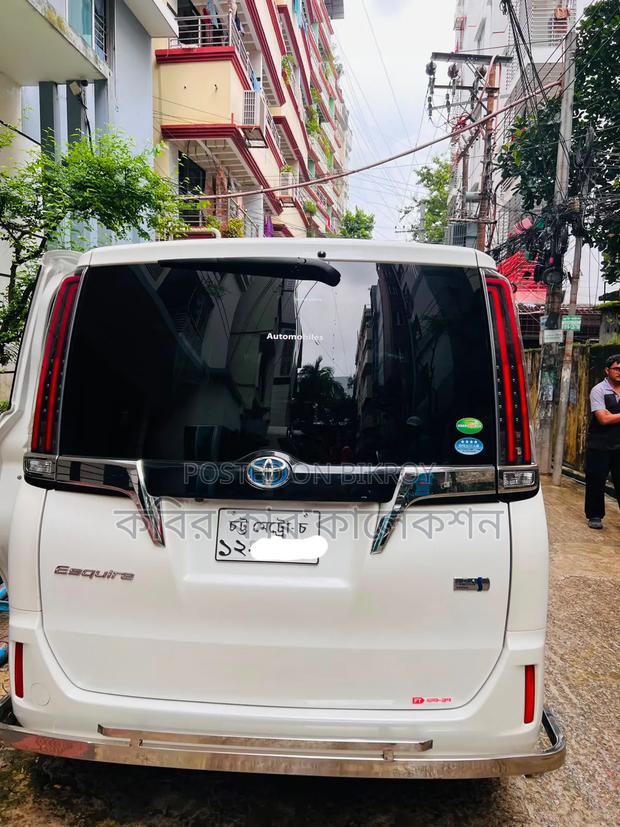 Toyota Esquire 2019 Pearl