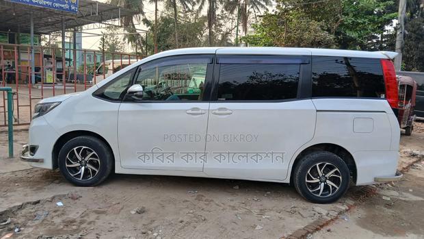 Toyota Noah 2015 Pearl
