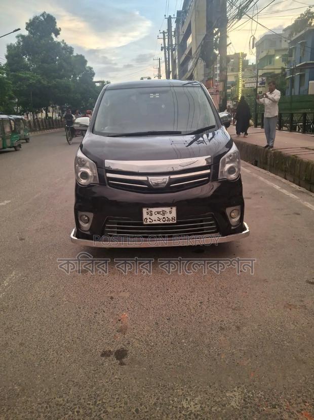 Toyota Noah 2012 Black