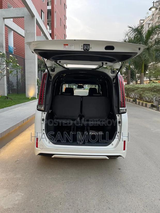 Toyota Noah 2018 White
