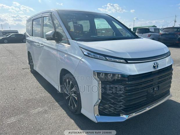 Toyota Voxy S-Z 2WD 7-Seater 2023 Pearl